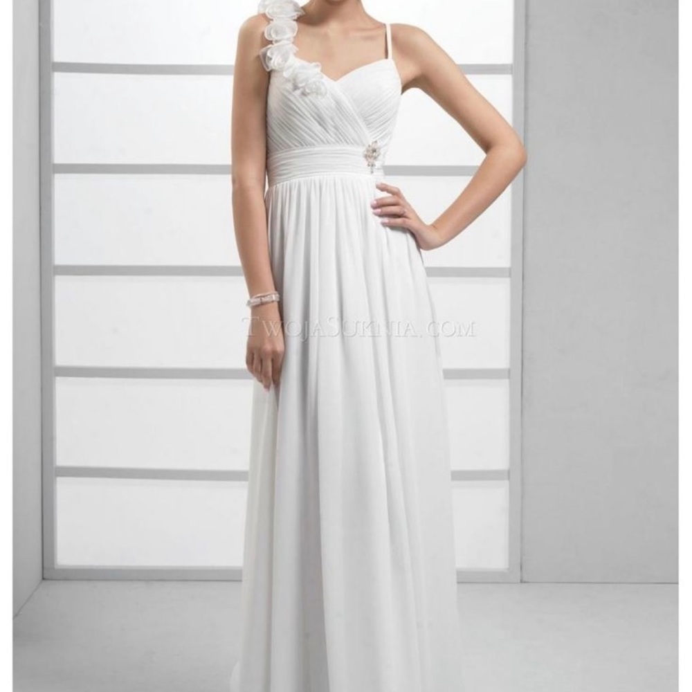 Brand new, ivory prom or wedding dress, size 4